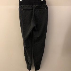 lululemon athletica Pants - Lululemon black & gray jogger, sz 2, 68154 lululemon athletica Pants - Lululemon black & gray jogger, sz 2, 68154
